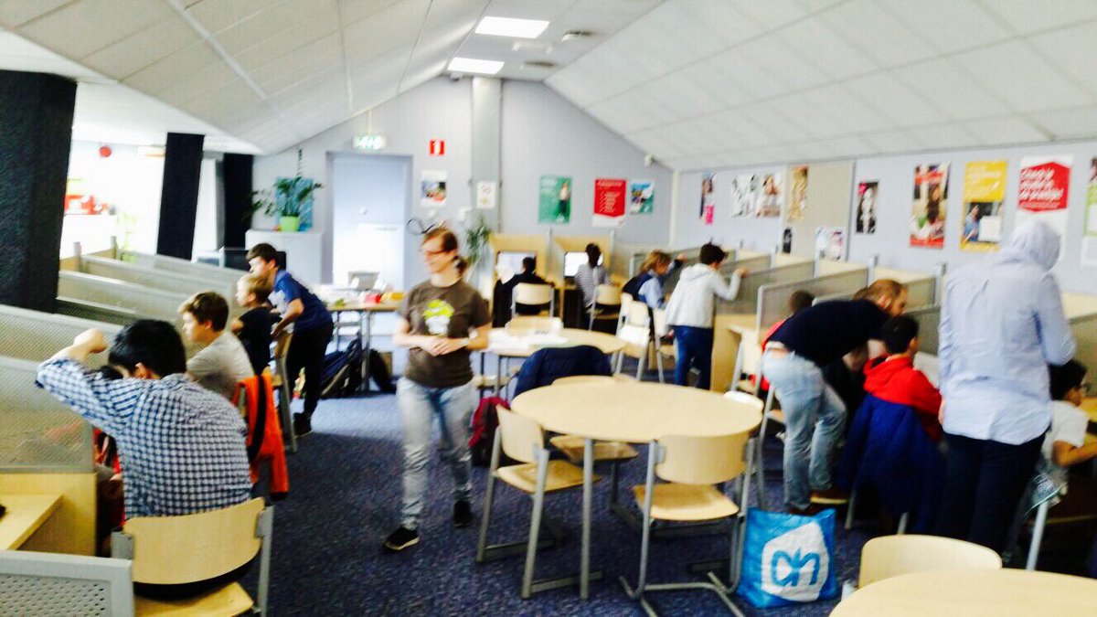 010CoderDojo's tweet image. De Coder Peeps deden vandaag mee aan de Scratch #CoderDojo waar ze allemaal leuke games zijn gaan maken. Much thanks to @LyceumKralingen.