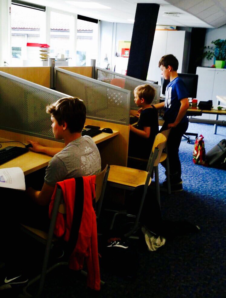010CoderDojo's tweet image. De Coder Peeps deden vandaag mee aan de Scratch #CoderDojo waar ze allemaal leuke games zijn gaan maken. Much thanks to @LyceumKralingen.