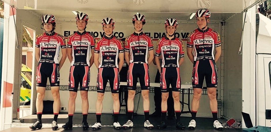 #VueltaalBidasoa <a href="/BidasoaItzulia/">Bidasoa Itzulia</a> zit erop: <a href="/MertensJulian/">Julian Mertens</a> 3de in GC, <a href="/AaronVanPoucke/">Aaron Van Poucke</a> beste jongere, ploeg 2de in teamGC. TOP ❗️🇪🇸 #VLTEXAB