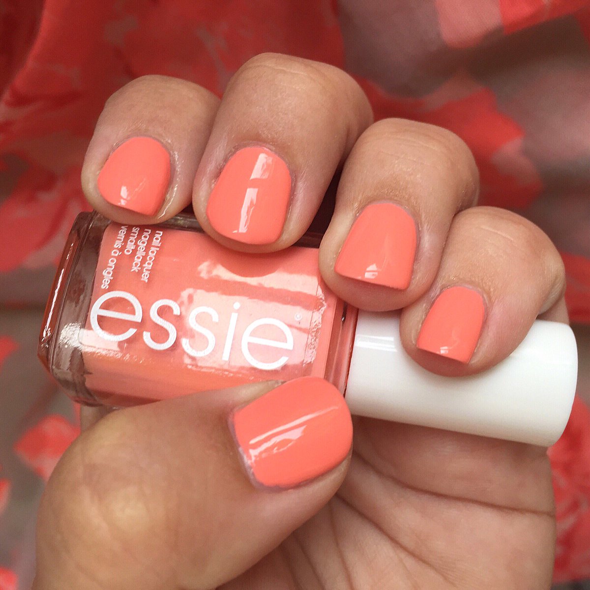 IAmPolishedUp's tweet photo. This beauty is Essies Peach Side Babe 🍑love it to peaches #peachsidebabe #essie #danishnailpolishblogger #loveessie #essiepolish #notd #mani https://t.co/nrN5C5jhRz