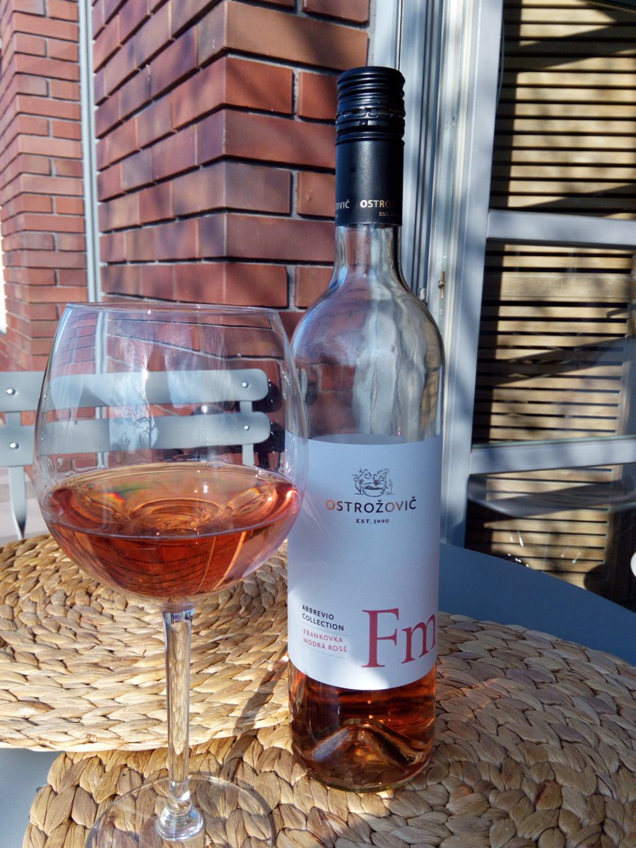 GreatGreyTryjan's tweet photo. #DailyDrinking normally #rose is not my choice, but this one from #Slovakia ostrozovic.sk perfect especially with https://t.co/6EcMP6oxoS https://t.co/uKE89Iq75B