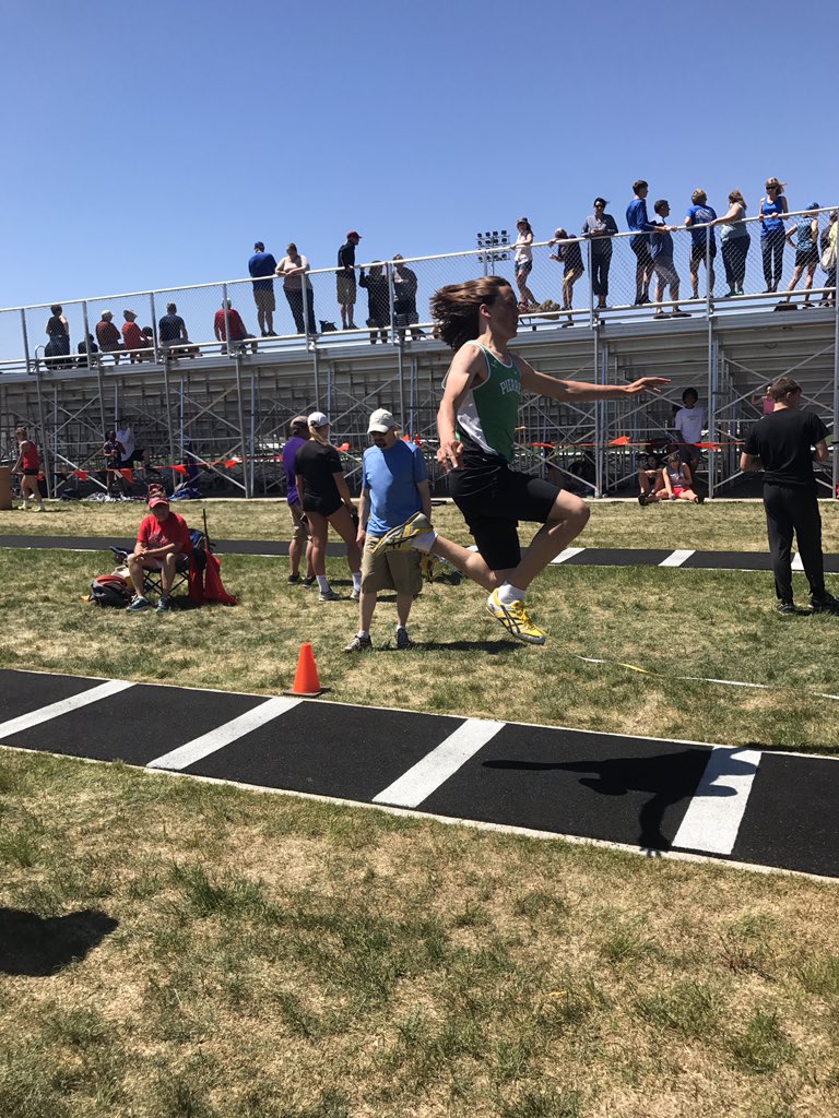 notpierretrack's tweet photo. Casey Williams competing in finals of triple. New PR by 4 feet https://t.co/ZdE2RerTTB