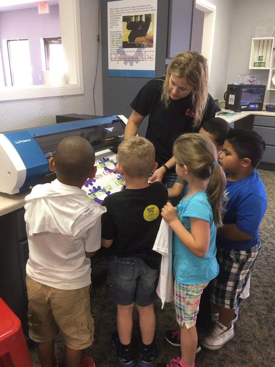 ltdallman's tweet photo. First grade field trip to Code Camp and the park! Such a fun day! 🍎☀️🖥#jseguinelem https://t.co/7Xvv0ZvGDC