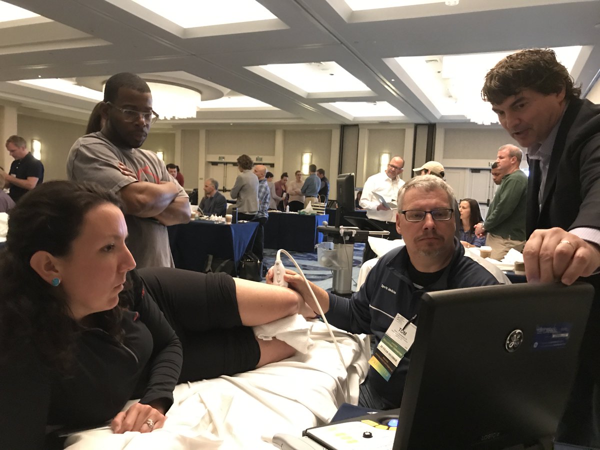 TheAMSSM's tweet photo. AMSSM members honing their skills during this morning's Sports Ultrasound scanning session #AMSSM17 https://t.co/aWX05HwhVV