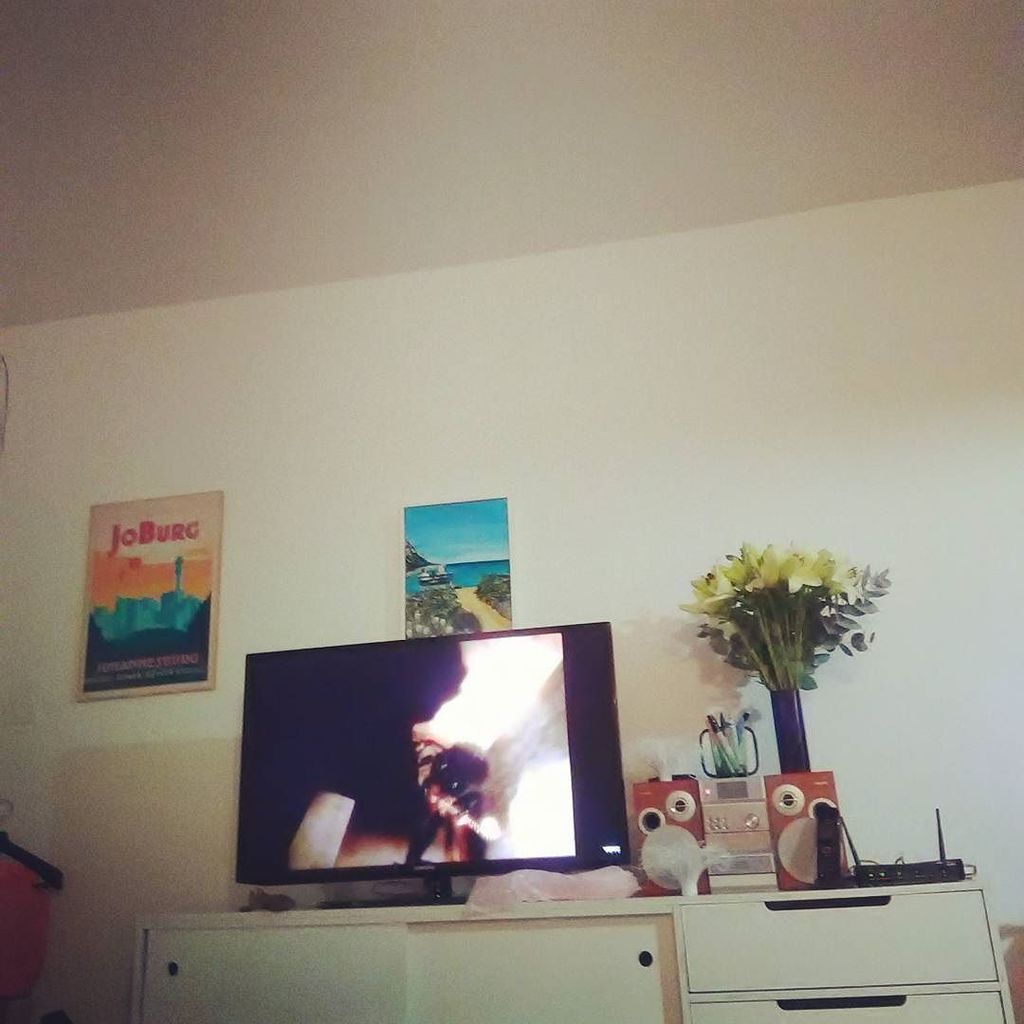 Watching classic rock videos on a cold Saturday night is pretty much how we roll now #marriedlife #sorocknroll #dr… ift.tt/2pJ0PPD