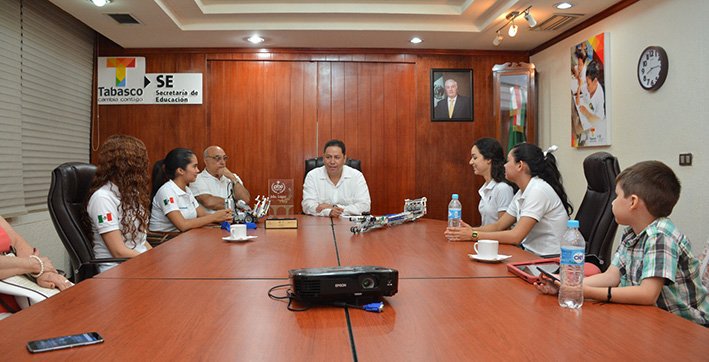 XEVATabasco's tweet image. Reconoce @setabasco el esfuerzo de las ganadoras de concurso internacional #Robogames2017 bit.ly/2qgOfIl