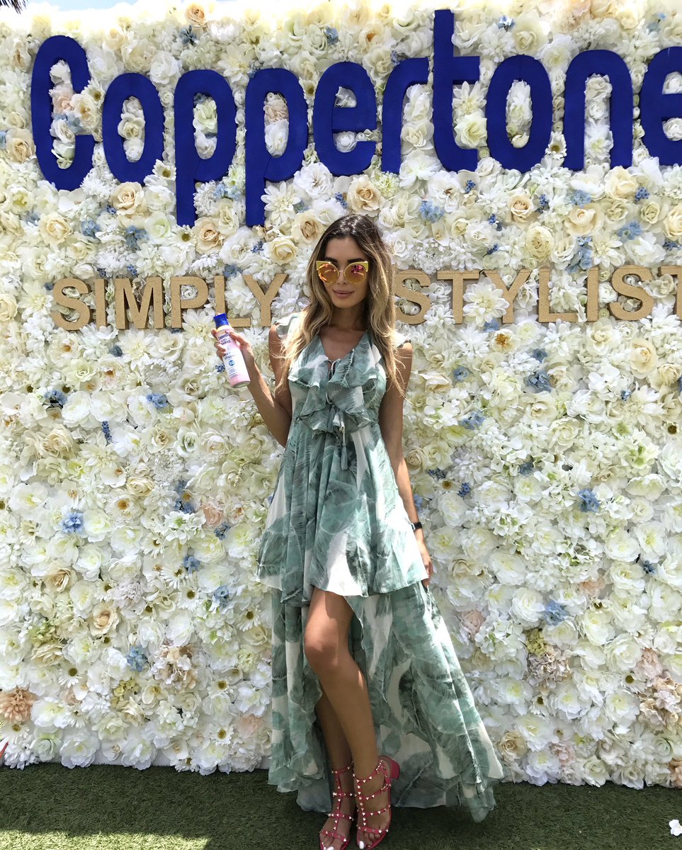jasmine_tosh's tweet photo. #ad Love finding great new products to add to my routine. #CoppertoneWhipped is perf! @simplystylistxo #SimplyMiami https://t.co/2a0jmBFhip