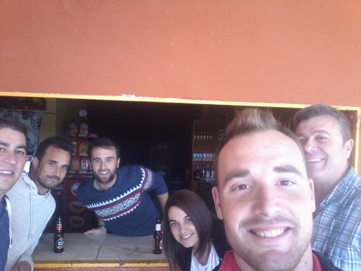 Akais18's tweet photo. Tarde de lio cn @pitu_nava @lossantoss83 @rodrivalen46 @beaalonso_nava @Nyasssa  y el mitico cuco  de cervee jeje https://t.co/JGyMMcItxS