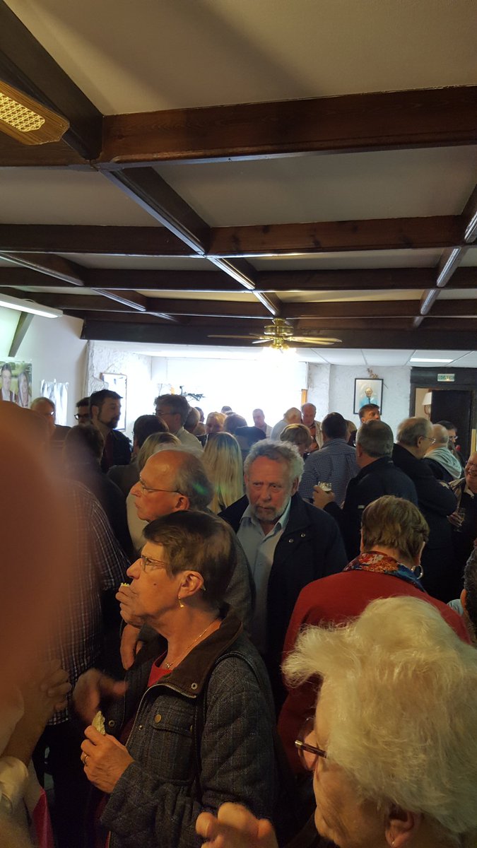 Proche_De_Vous's tweet photo. En ce début de soirée, plus de 90 personnes ont répondu à l'invitation du lancement de ma campagne #merci #legislatives2017 https://t.co/zfo4UTlCh6