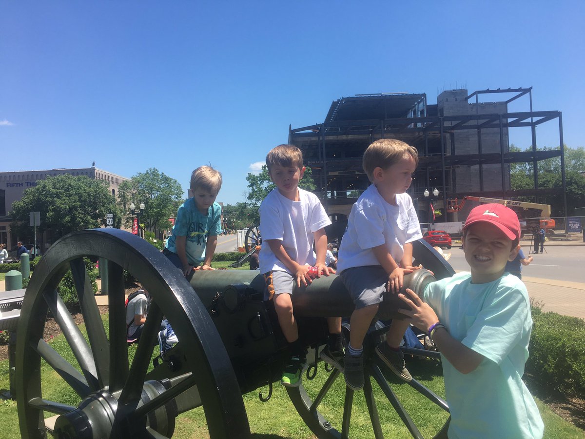 BushRemodeling's tweet image. Beautiful day for the Franklin rodeo Parade!!