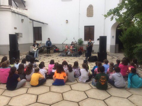 J_L_Quintana's tweet photo. 🎤 Música para todos. @lsdpeterpan y @RockNBluesFes. #DonBenitoEsMúsica https://t.co/Edl1KExxdJ