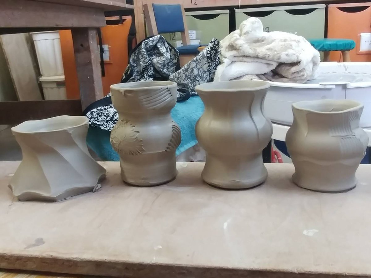 WaterlooPotters's tweet photo. Learning to make fluid and altered shapes with award winning #GaySmithPottery today! https://t.co/JHJJcF2tZ1