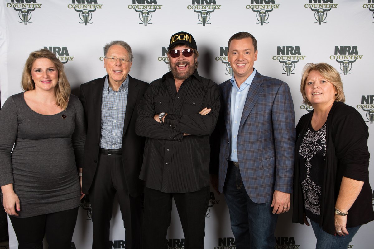 hankwilliamsj2's tweet photo. Hank before his performance at the @NRA Annual Meeting w/ NRA's Wayne LaPierre &amp; Chris Cox + @NRACountry's Vanessa Shahidi &amp; Lisa Supernaugh https://t.co/ioOIJb8RYu