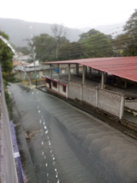 pclobatera2012's tweet photo. buenas tardes municipio lobatera al momento fuerte precipitaciones https://t.co/CTfTxURxnf
