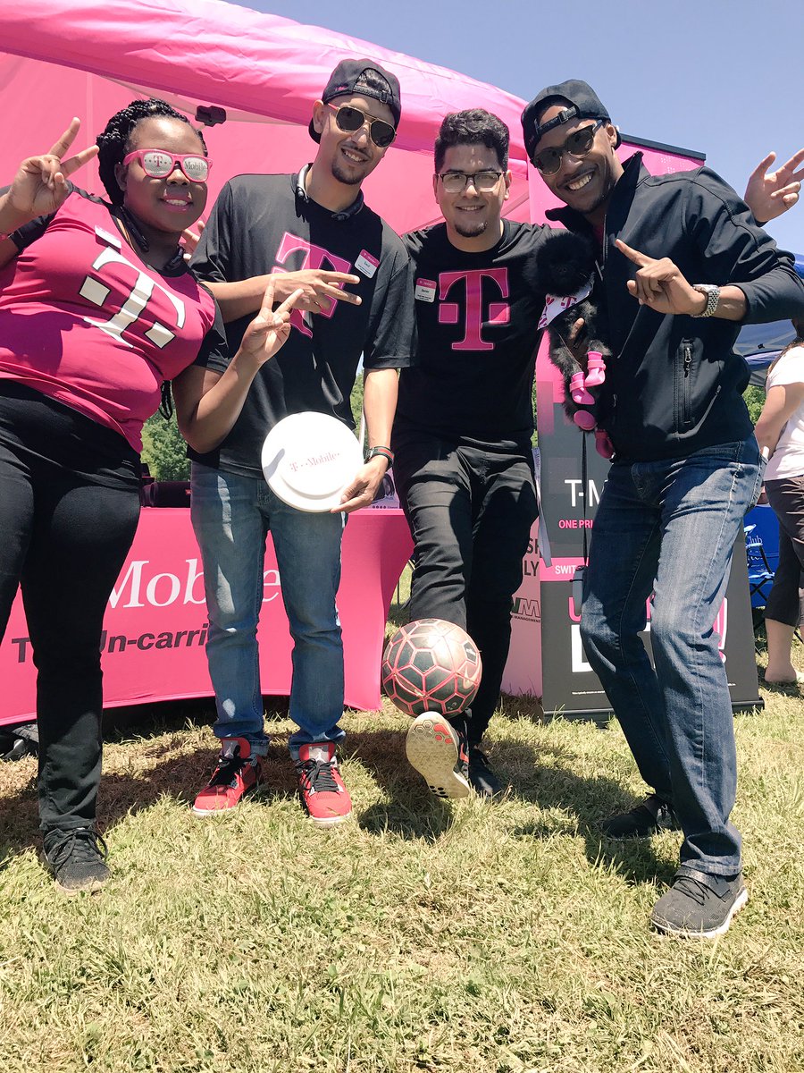 Magenta_CoachK's tweet photo. T-Mobile Memphis is #PaintingMemphisMagenta!! #LatinoFest2017!! #BeMagenta #WeWontStop ! @Alisa_Arner @sambsinger @MagentaKent https://t.co/0ah0A5C9am