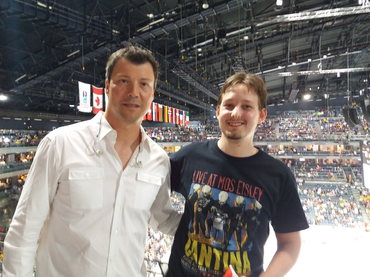 el_duderino_31's tweet photo. Die Legende... und @RickGoldmann 😎
#DankeRick #HeimWM https://t.co/UXBYrWFkT7