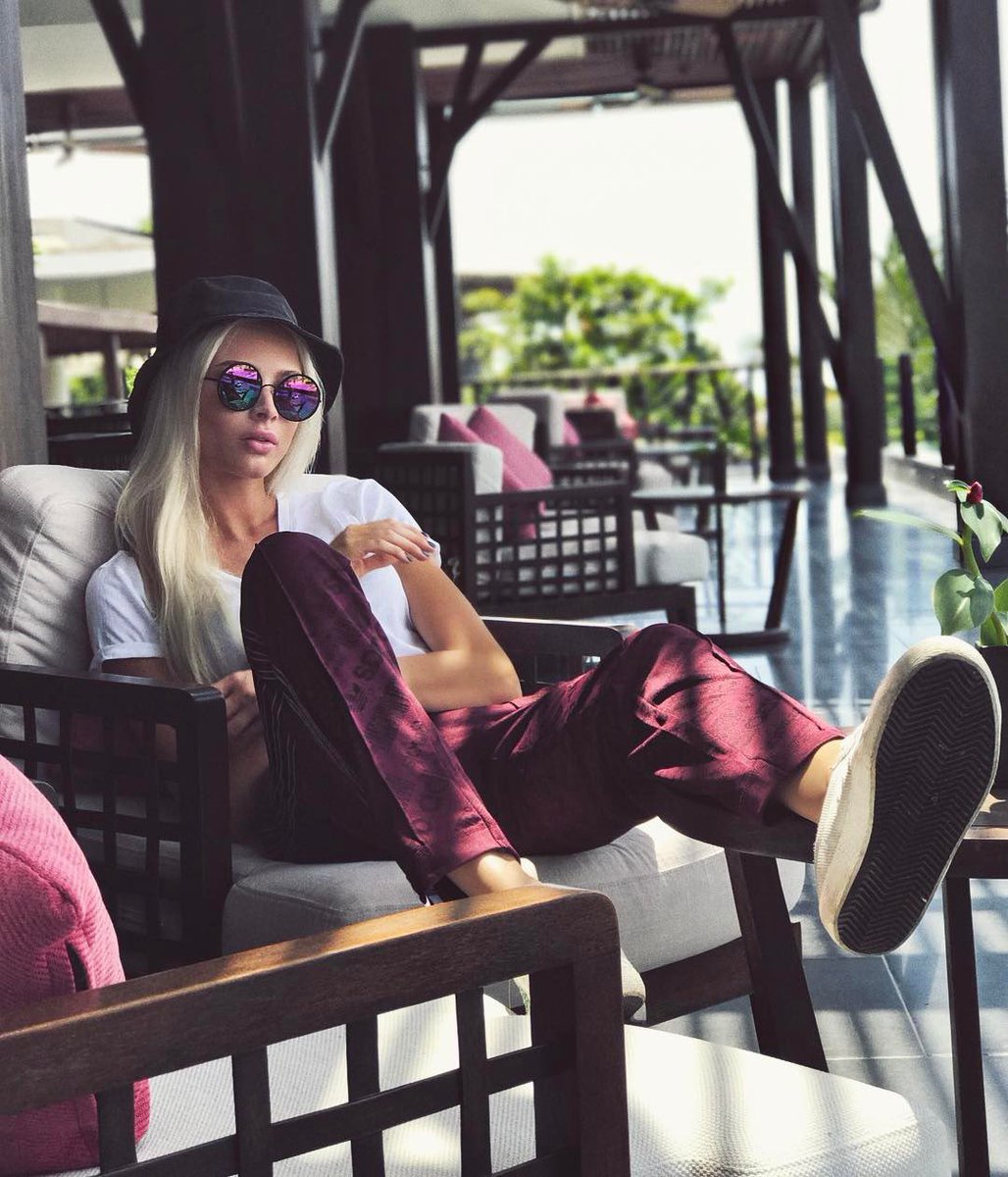 Ota kocha pornosida qizlarini sikadi