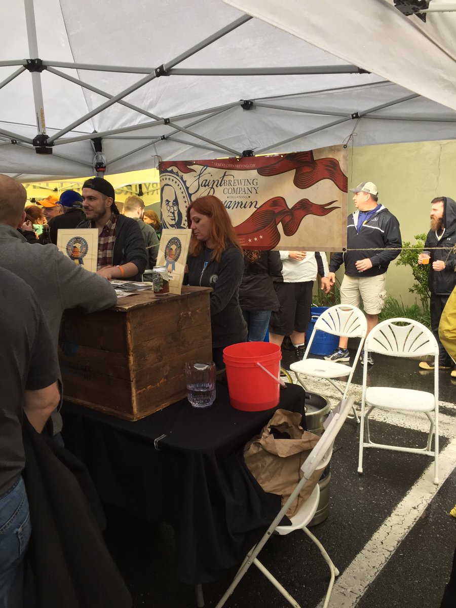 Essau1969's tweet photo. #bvcbf2017 #Beeroclock Cheers! @IronHillMedia Great #BeerFestival like always !! #Beer πΊπΊπΊπΊπΊπΊπΊπΊπΊ@hosch_greg @GoodBeerTweet @beertrekkie https://t.co/tzdp9U7m3D