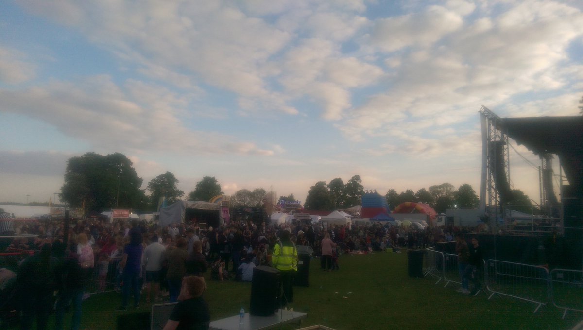 AshleyUK99's tweet photo. Now you could stay at home & watch #Eurovision π©π, or you could head along to #yaxfest & enjoy great #local #LiveMusic @YaxleyFestival π https://t.co/ZfEuv3mb16
