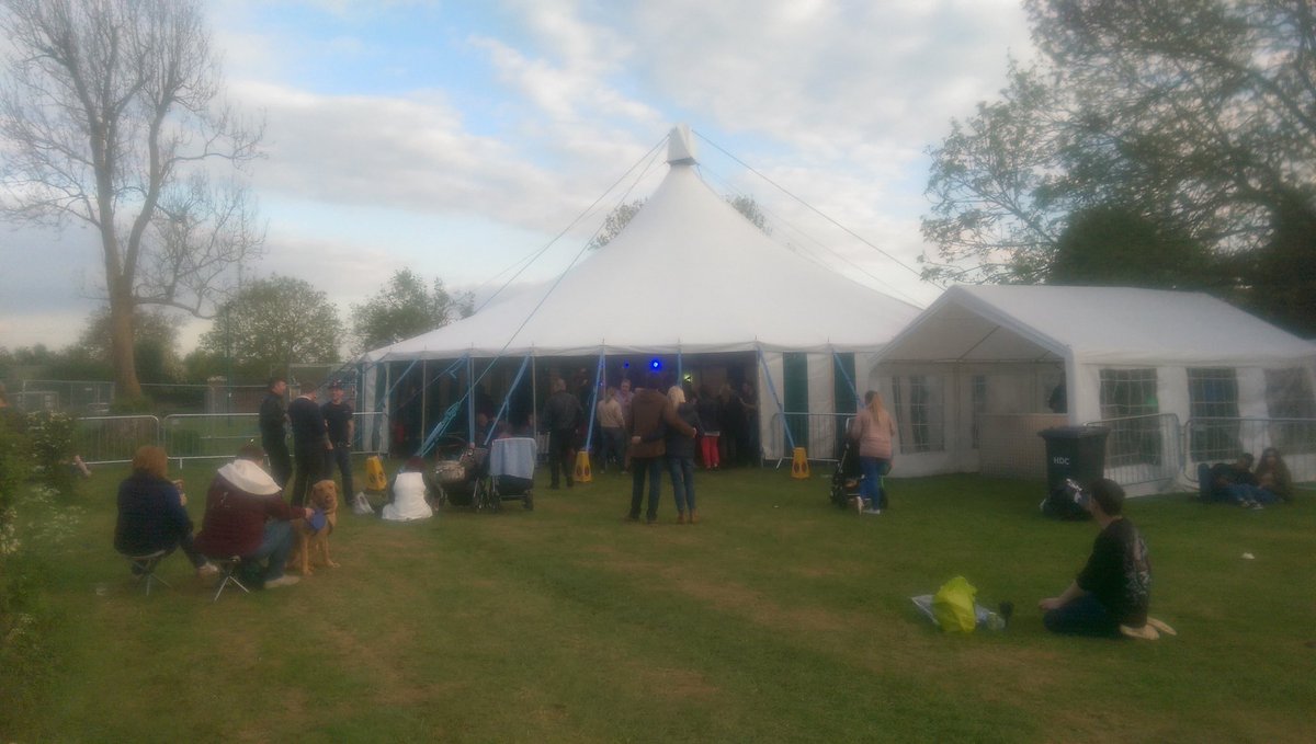 AshleyUK99's tweet photo. Now you could stay at home & watch #Eurovision π©π, or you could head along to #yaxfest & enjoy great #local #LiveMusic @YaxleyFestival π https://t.co/ZfEuv3mb16