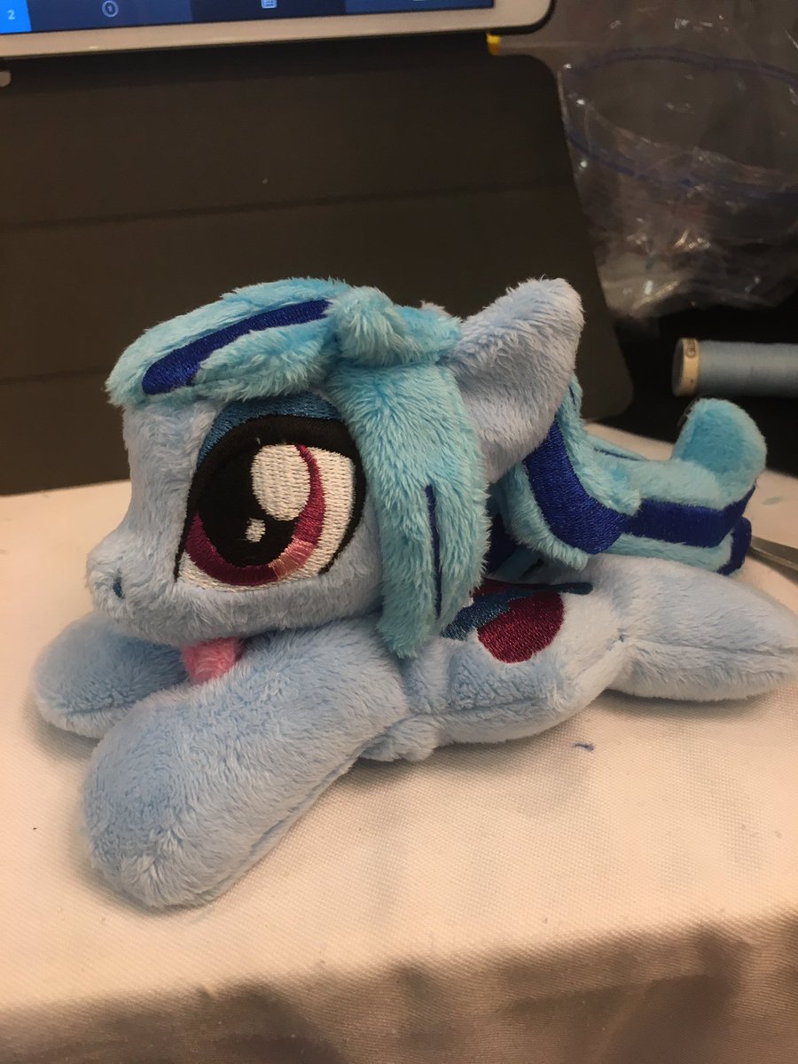 rubiowolf's tweet photo. Two more ponies available at my table @EverfreeNW #poniesbyrubiowolf #brony #mlpfim #plushies #table39 @LenaRockerHall @MarykeHendrikse https://t.co/pGNNog9Orj