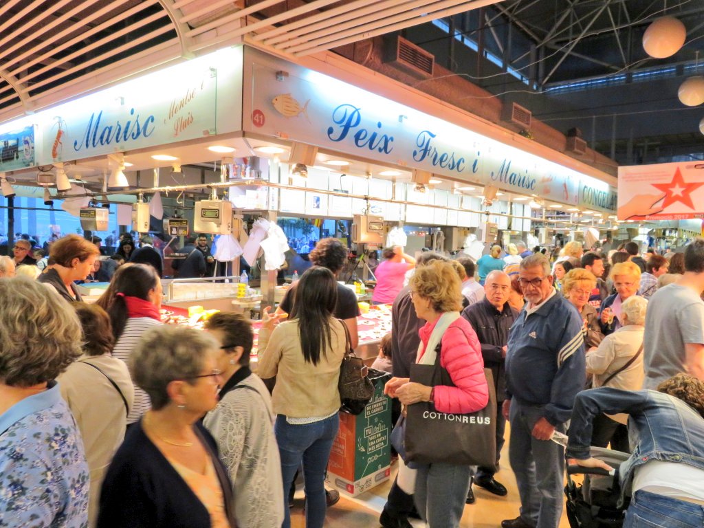 La #NitdeMercats ha despertat tots els públics amb #gastronomia i #musica al <a href="/mercatsgfamilia/">Mercatsagradafamilia</a> <a href="/mercatdelninot/">Mercat del Ninot</a> <a href="/mdsantacaterina/">mercatsantacaterina</a> #LYLM2017