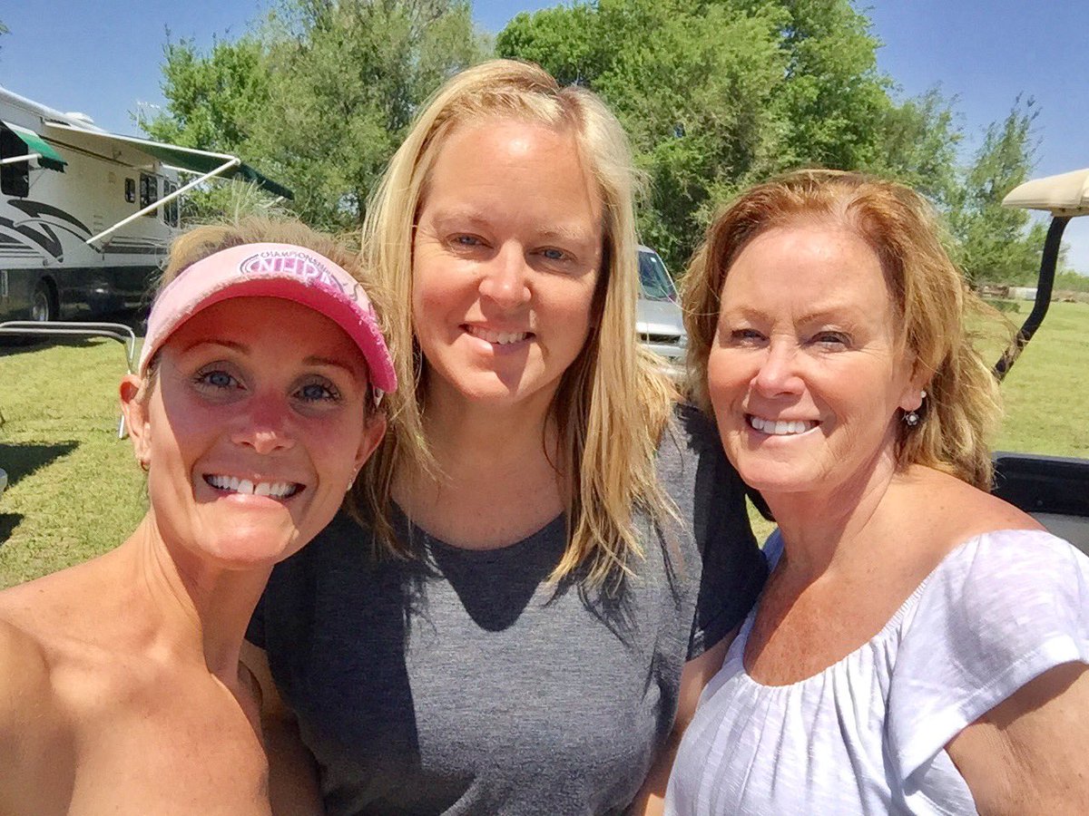 mrsbes10's tweet photo. Love these ladies and our times together at the track #coxracing #coxladiesforlife #racecordova #idohaveclotheson #sunnydayvibes https://t.co/fD4UiToRSx