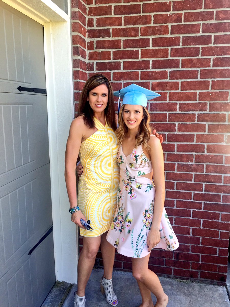 hberner70's tweet photo. My girl's BiG DaY 🎉 https://t.co/j1X6XWhqtp