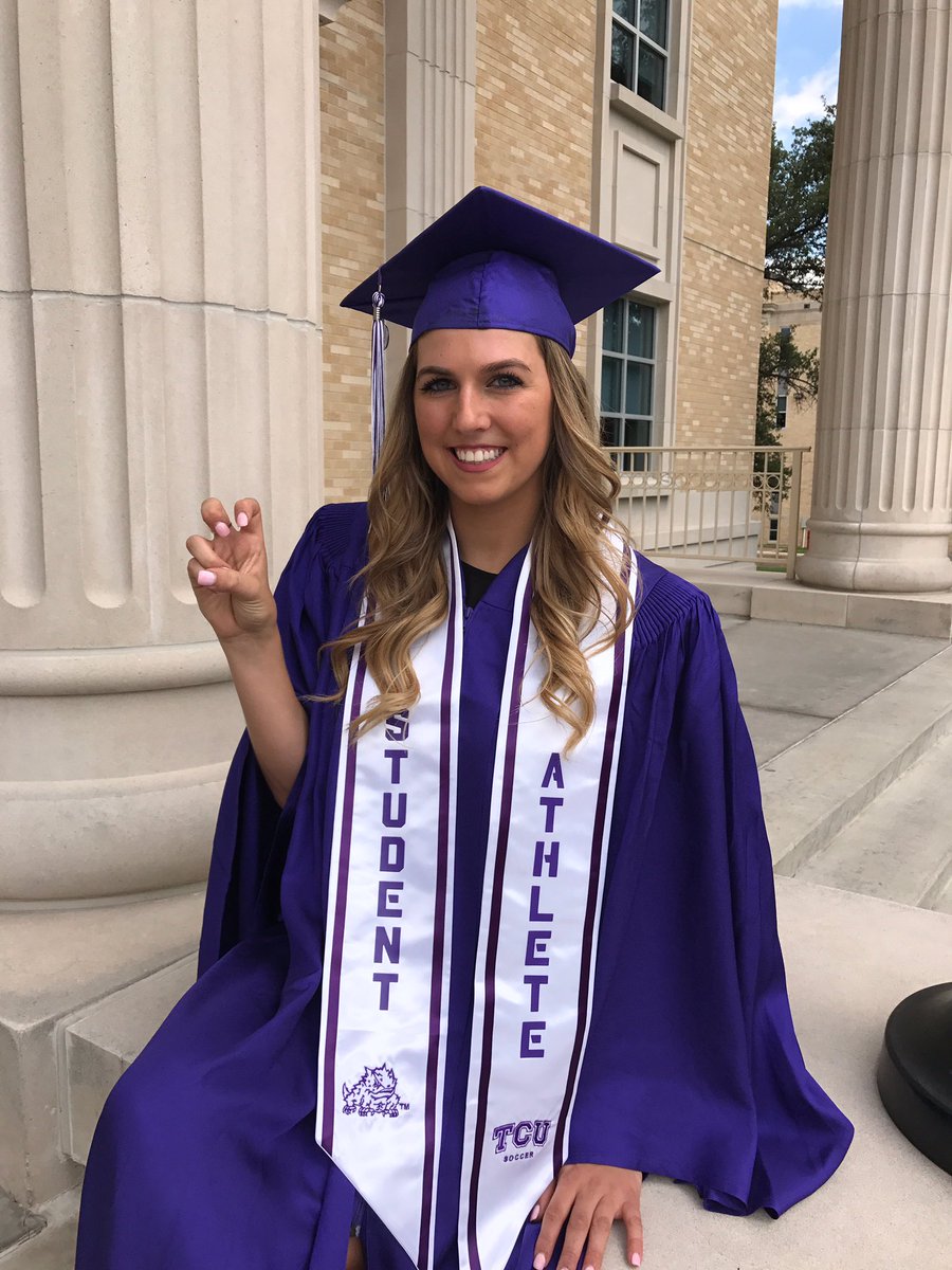 meghanljohnson_'s tweet image. announcer might have called me Morgan but I&apos;m officially a TCU grad 🎓💜🐸 #FrogForLife #tcualumni