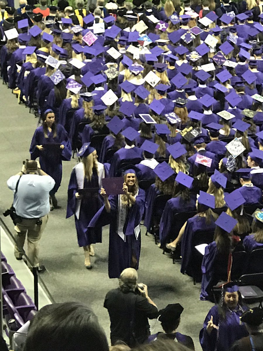 meghanljohnson_'s tweet image. announcer might have called me Morgan but I&apos;m officially a TCU grad 🎓💜🐸 #FrogForLife #tcualumni