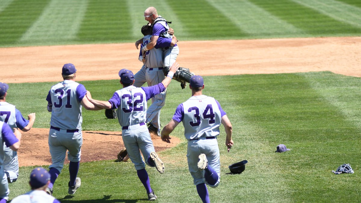 Final: Minnesota State 4, Huskies 2
The Mavericks are your 2017 #NSIC Baseball Tournament Champions! 👏👏👏🙌🙌🙌 #MavFam #HornsUp #NSICBase