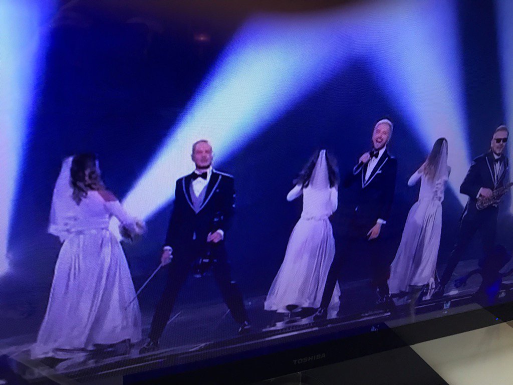 Besta lagið það sem af er kvöldi. Mamma mamma... #12stig