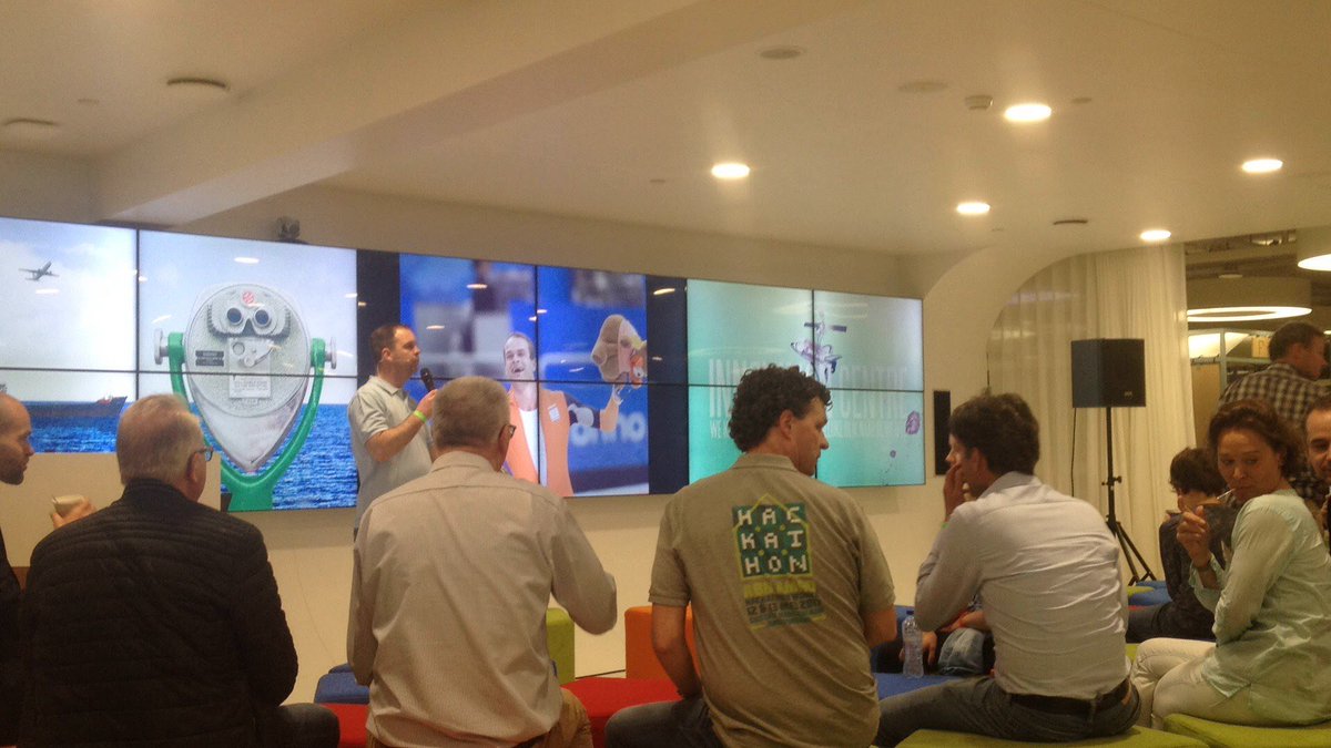 Bounzze's tweet photo. Zo'n 40 uur geleden opgestaan om naar de #HackathonABNLiving te gaan. Nu voldaan en trots op de #hypotouchables weer naar bed https://t.co/iyK2skZVfK