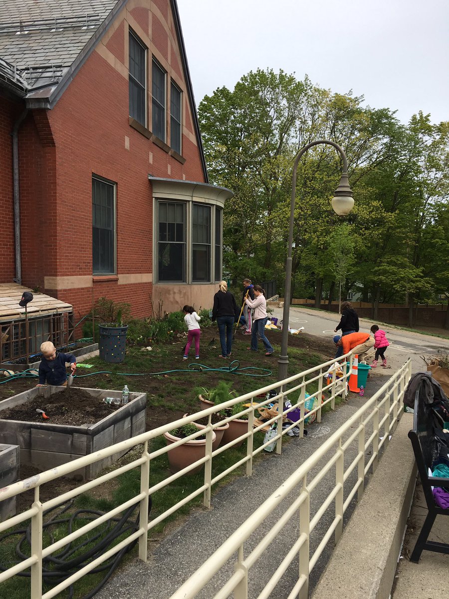 Thanks to all the volunteers who came out for Lincoln blooms!