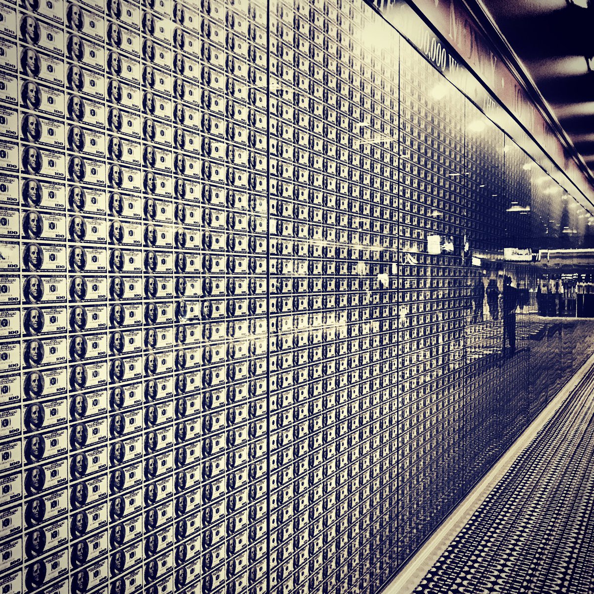 Anto Byrne On Twitter The Million Dollar Wall At The Horseshoe Casino I Could Think Of A Few Better Things To Do With 1m Than Put It On A F King Wall Https T Co Mli5eps08z