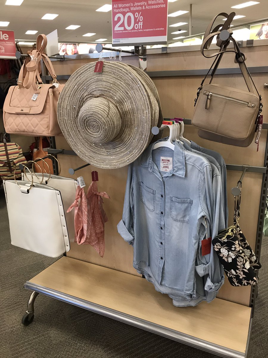 Getting stylish! 👗🕶 <a href="/NicoleJungmann2/">Nicole Jungmann</a> <a href="/Howard_JoshT/">Josh Howard</a>