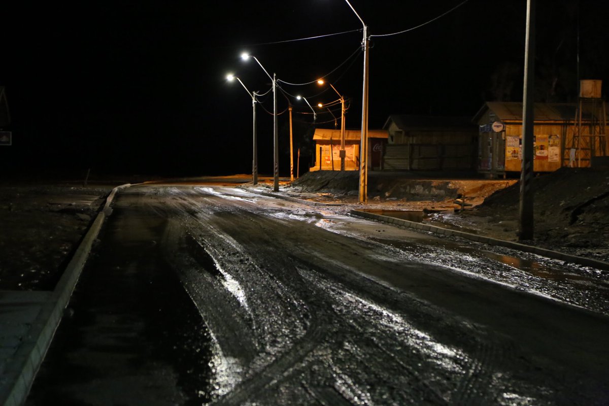 InFocusCL's tweet image. El Salado dividido por caudal de agua. Gente de ambos lados sin conexión.