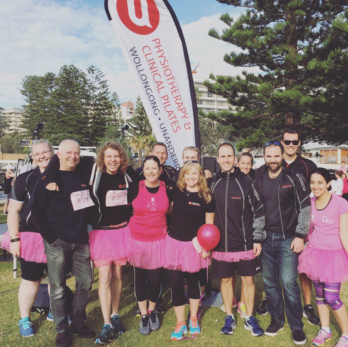 physio_tim's tweet image. The @UnanderraPhysio team &amp;amp; their families at the Mother's Day Fun Run. #uphysiotherapy #physio #physiotherapy #pilates #fitness #health