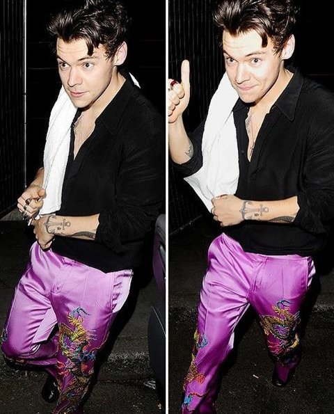 eri1D16's tweet photo. @Harry_Styles I love your pants .  your style is unique https://t.co/pvH2VgKLg0