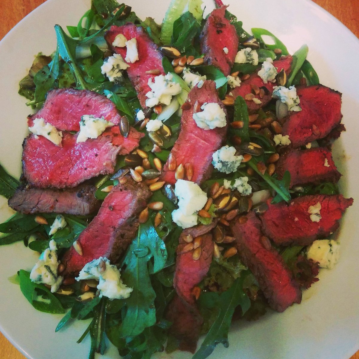 StirringFood's tweet photo. Steak &amp;  Roquefort Salad! #beef #mixedleaves #roquefort #cheese #springonion #seeds #balsamicvinegar #oliveoil #healthyeating https://t.co/ROLRbpUtaV