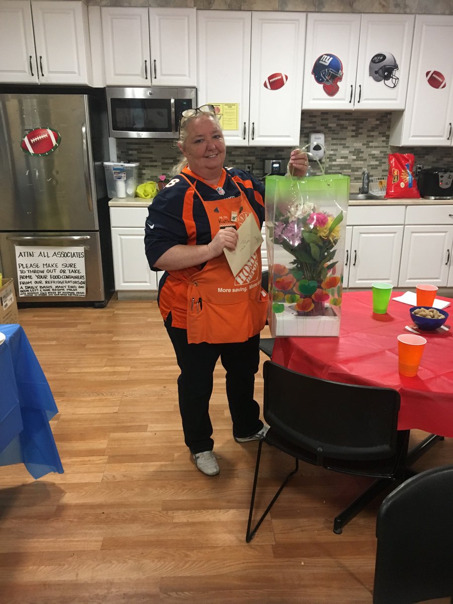 AsiaHD0904's tweet photo. HAPPY MOTHERS DAY to the mother of 0904 and all the HOMEDEPOT MOTHERS 🌹🌷💐 @kesaun333 https://t.co/vBmpdOTD4C