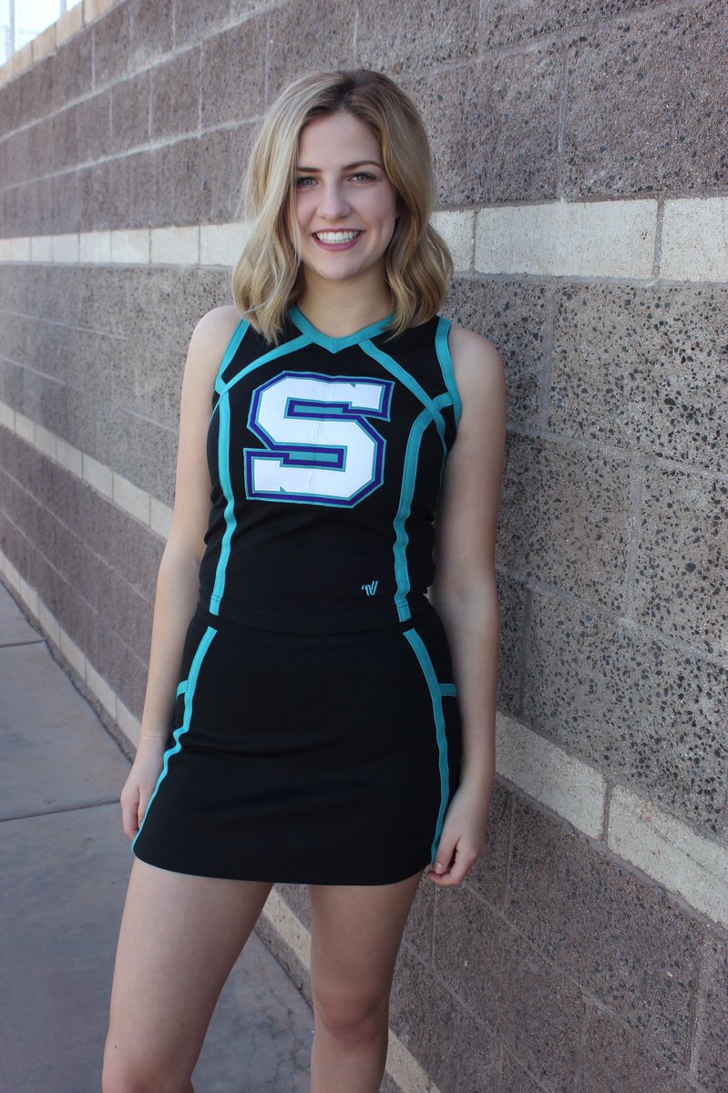 cheer_silverado's tweet photo. Happy Birthday to this bright star🌟 Hope your day is amazing! https://t.co/rMXBPC6pNC