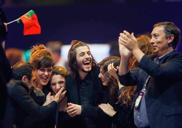 Iseeyou07772865's tweet photo. @mikasounds devi invitare Salvador Sobral pirtoghese ricorda tanto te😉😉😊😊 #eurocontest https://t.co/TKnFKniIJm