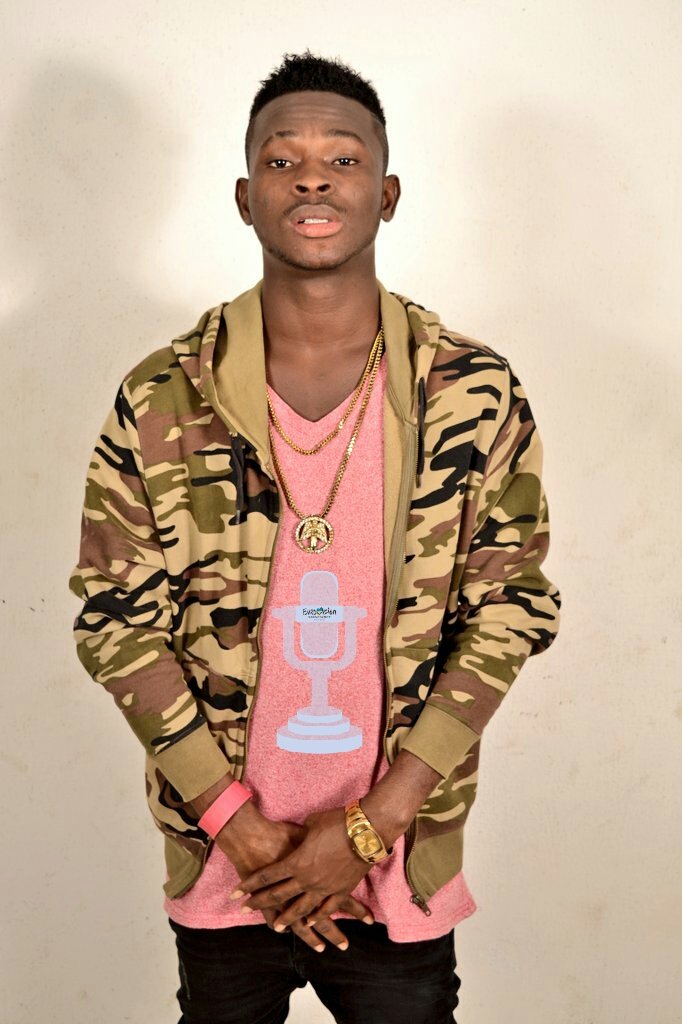 callmeYoungluck's tweet photo. Can someone please tell me the meaning of LAVIDA LOCAL? @wizkidayo #COMECLOSER @izzlax #RunAwayByLAX @iamkissdaniel #Nothingdey https://t.co/V6KNpmsmVO