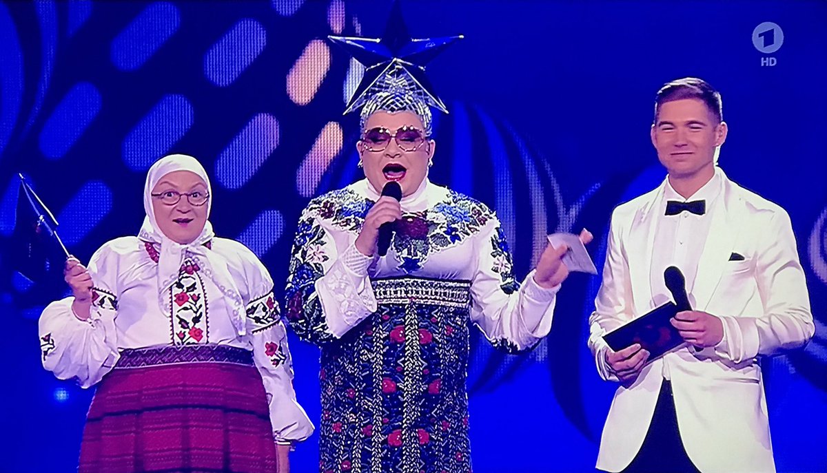 extrakaese's tweet photo. #esc2017 
"Wo sehen sie sich selbst in 40 Jahren?"

Ich: https://t.co/rijf6Gylic
