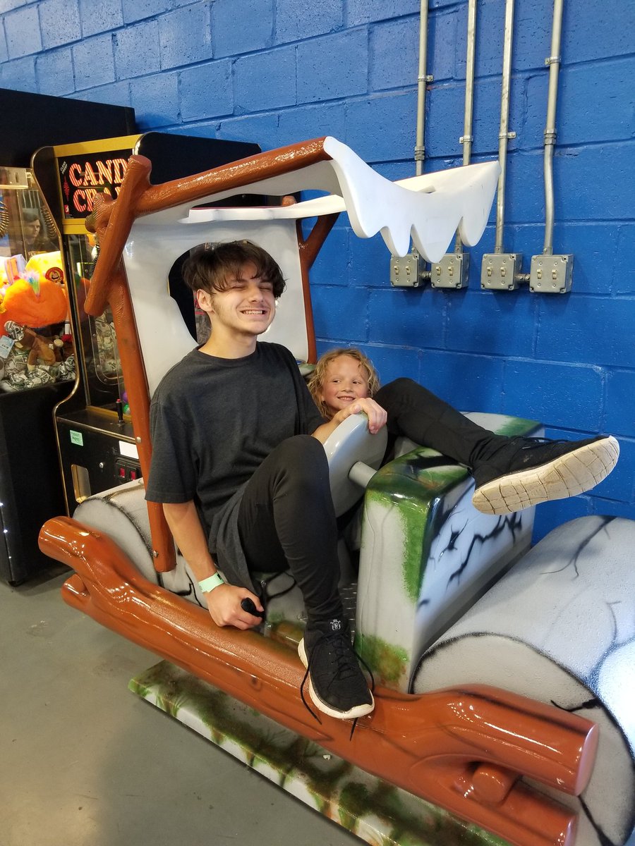 ApplegateArts tweet media