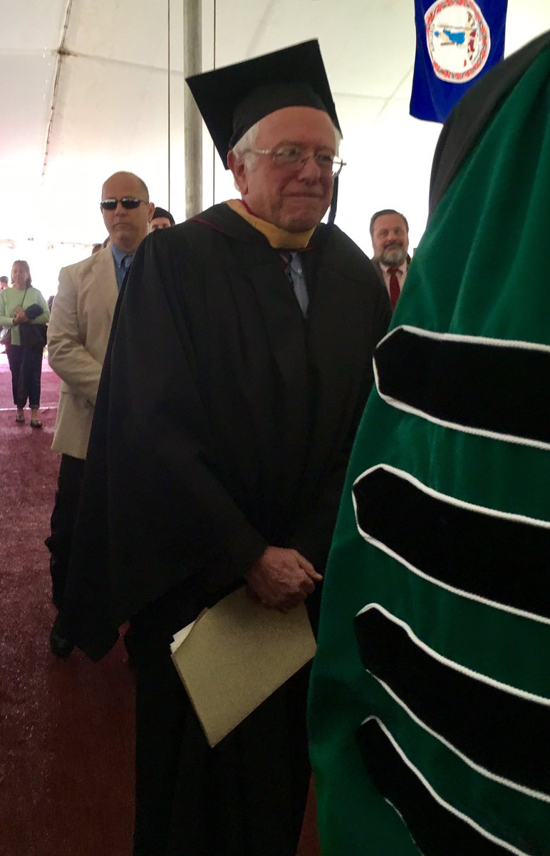 sawyeralberi's tweet photo. #JSC2017 graduation. #BernieSanders was our speaker. https://t.co/3XSTnpB52U