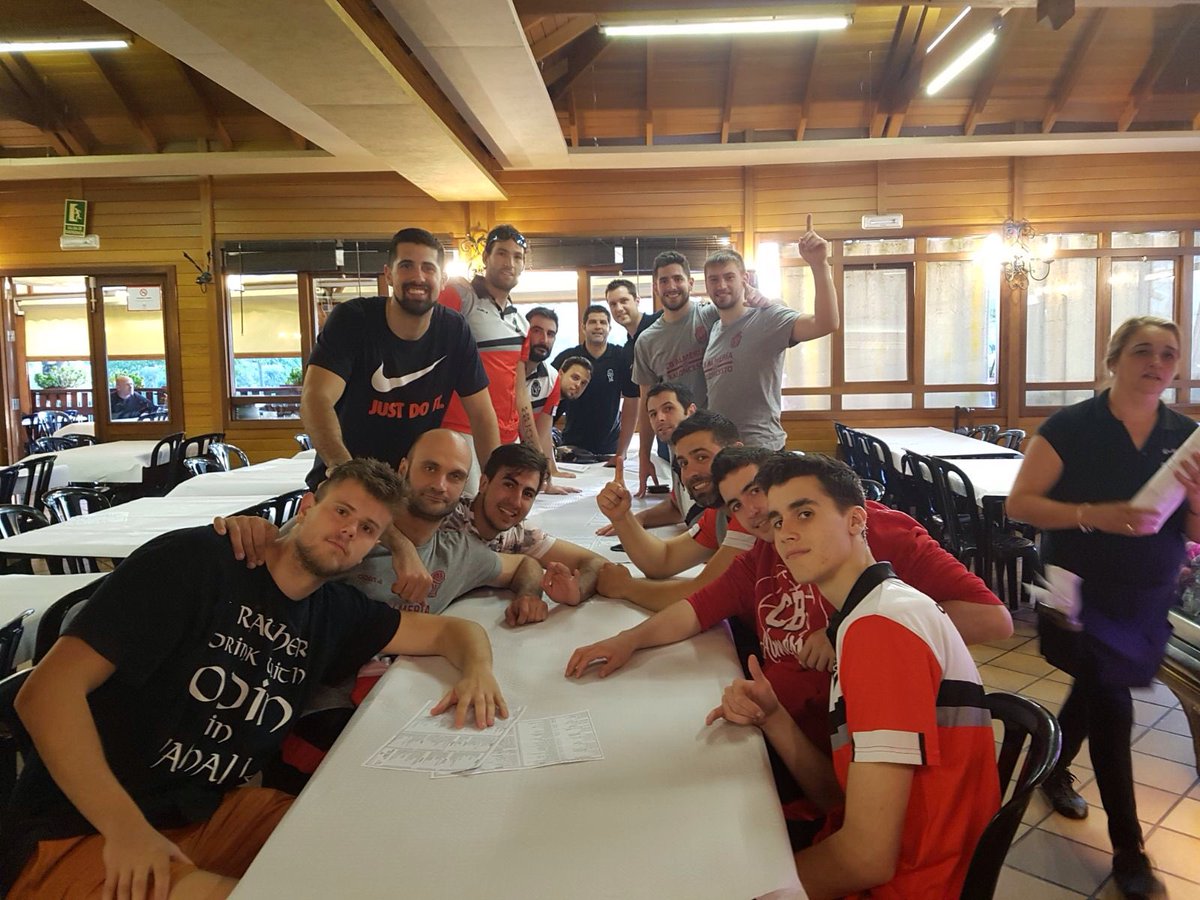raulmojonero's tweet photo. Nadie dijo que sería fácil , gran partido de @cdgines , pero el @cbalmeria ha sabido crecer y sufrir  como equipo . Ahora a por la #F4 https://t.co/yEns9KVDQL