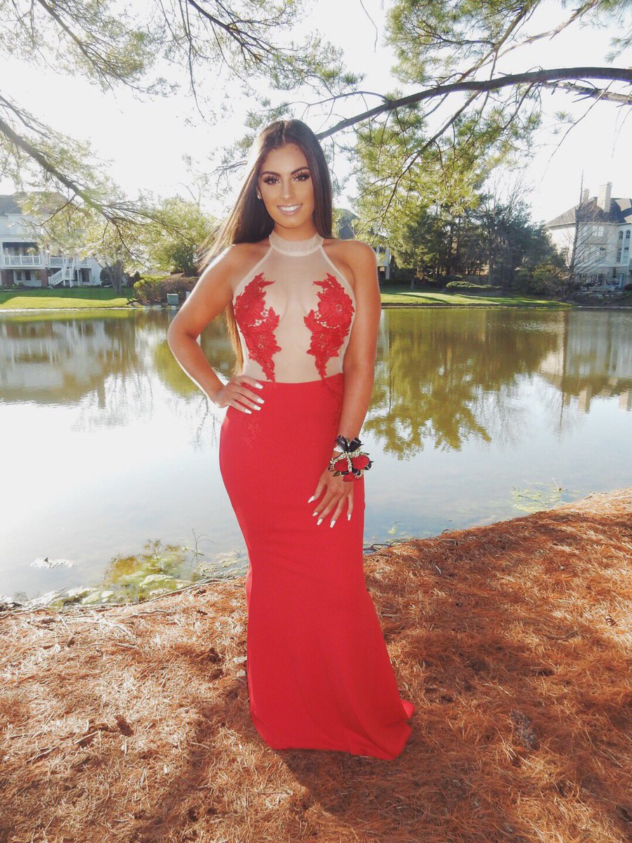 Nazaninkavari's tweet photo. Glo up Prom edition: Freshamn year to Senior year ✨ https://t.co/8S8ZSGABeG