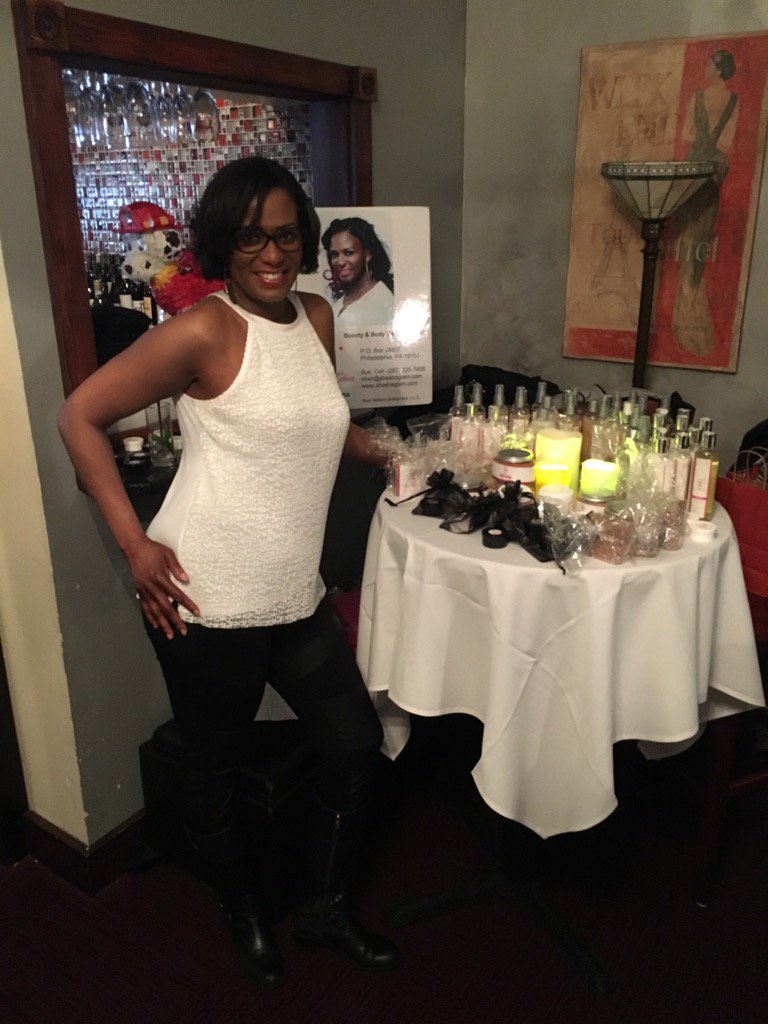 ShariSwilliams's tweet photo. #30Main get here now happy Mother's Day the party just started! Food, fun,music cocktails networking https://t.co/yXEkAmObZb